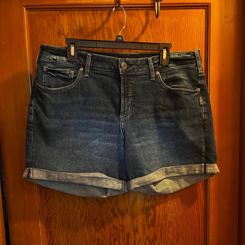 Silver Jeans Co, Boyfriend Short, Size 14, Length 6”, Midrise